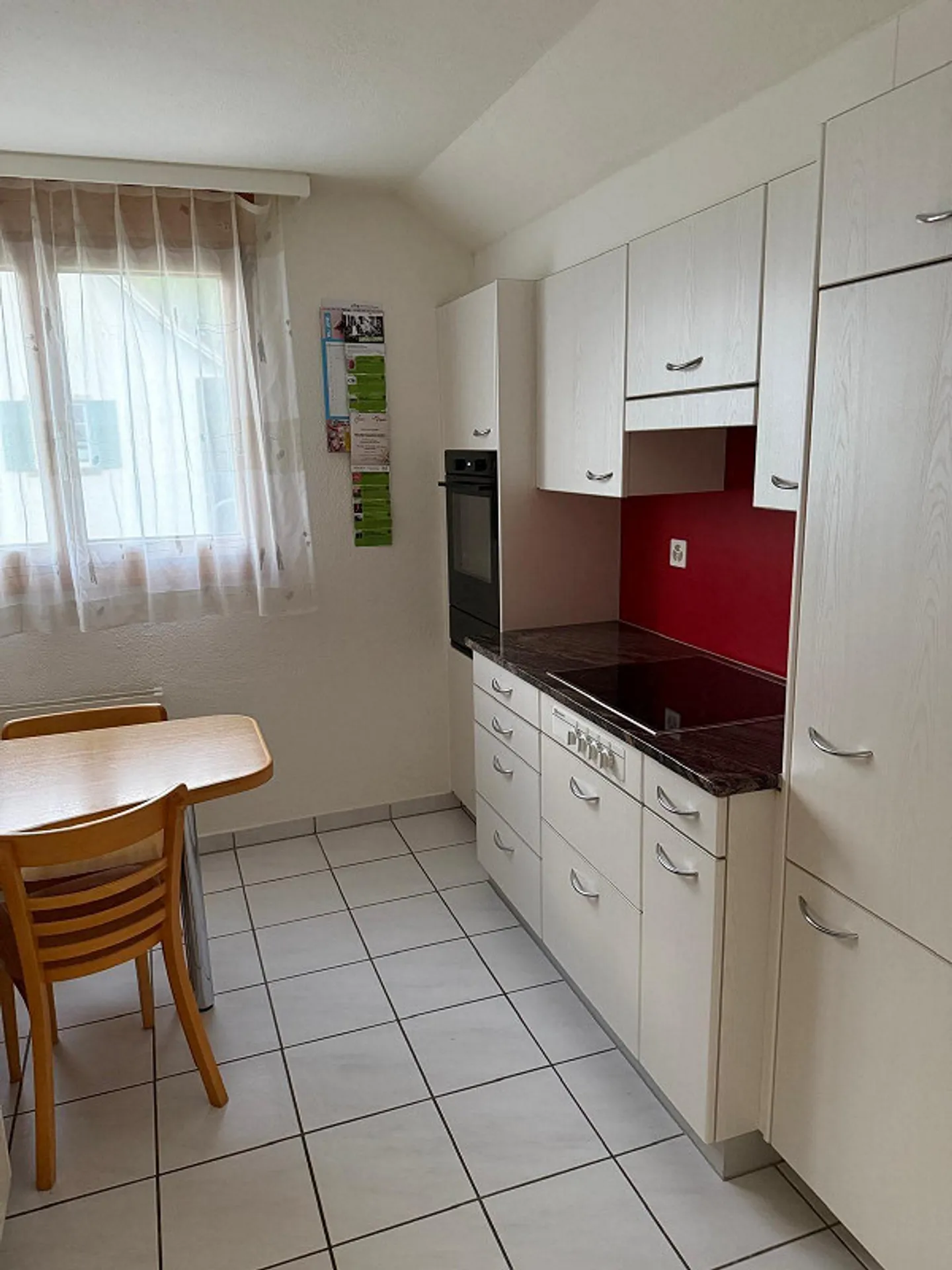 Charmante Dachwohnung mit Aussicht - Foto 6 von 13