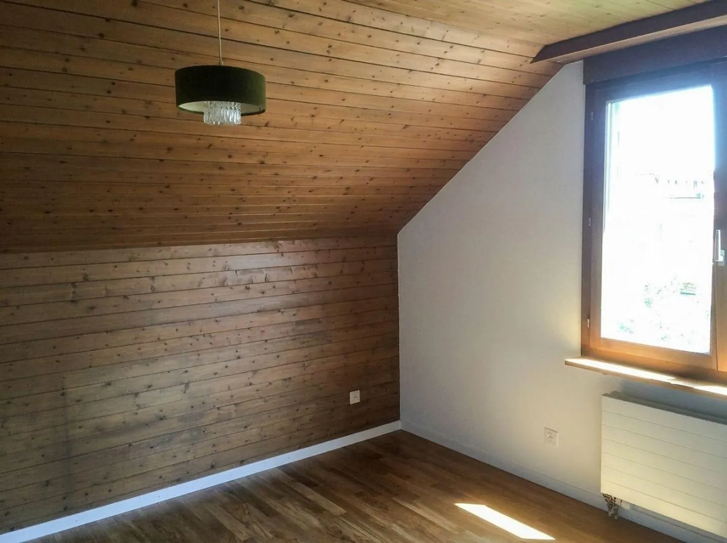 Charmante Dachwohnung mit Aussicht - Foto 8 von 13