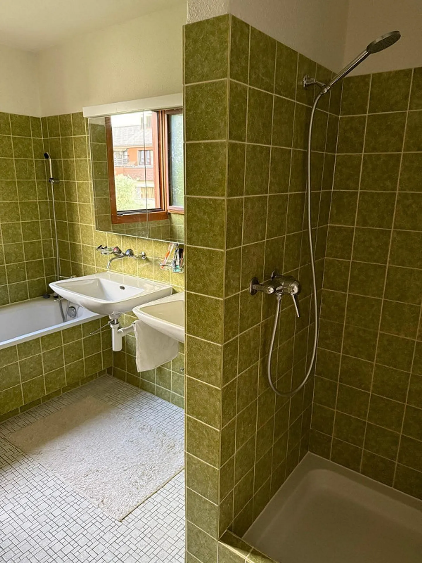 Charmante Dachwohnung mit Aussicht - Foto 9 von 13
