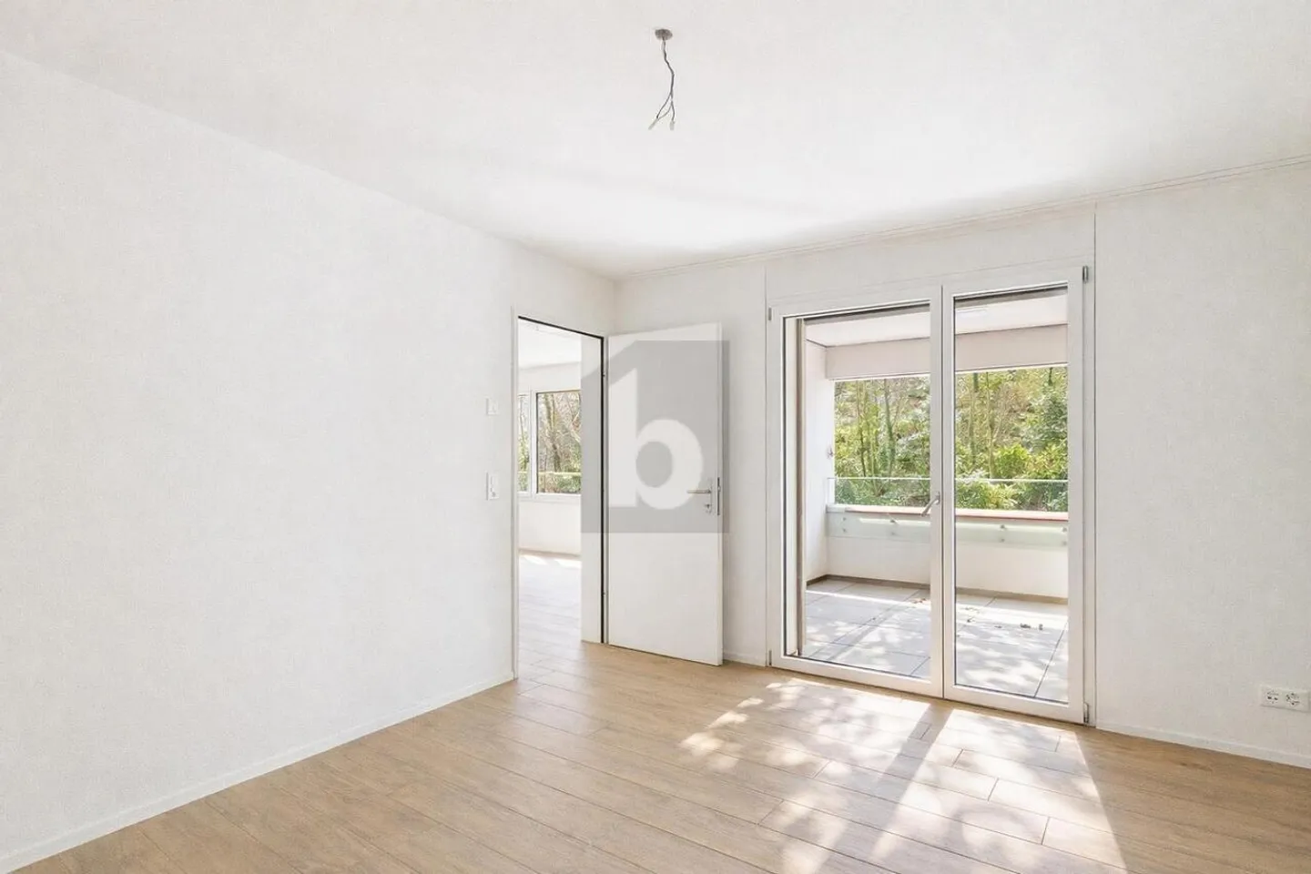 Stilvolle Wohnung mit zwei Balkonen - Foto 3 von 6