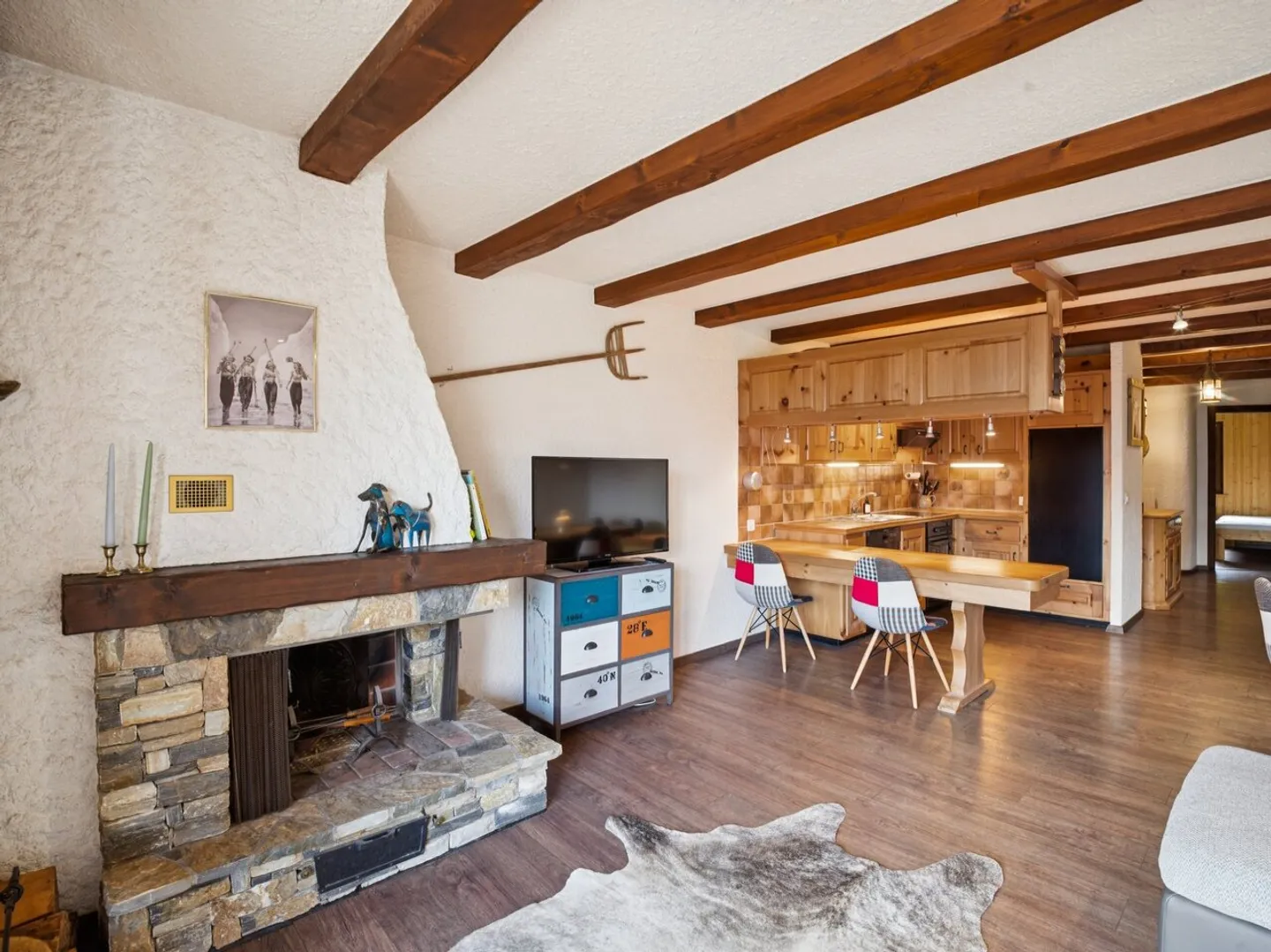 Stunning 3.5-room apartment with breathtaking mountain views - Photo 4 of 8