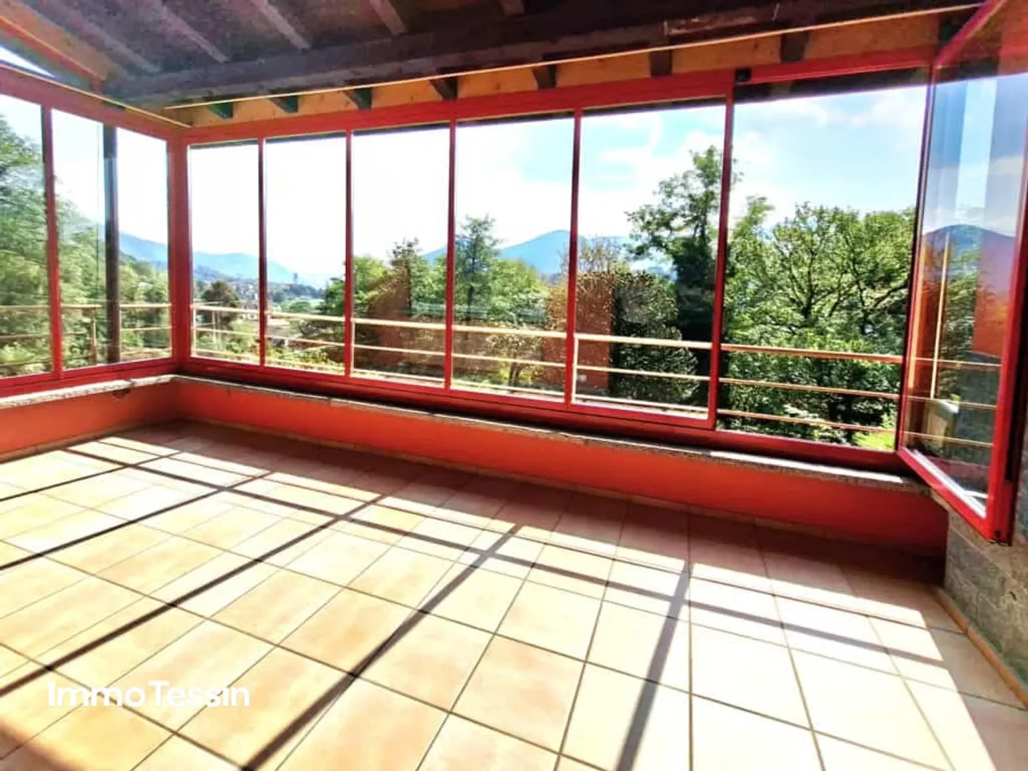 Living amidst nature with breathtaking views of the Ticino mountains and outdoor pool - Photo 8 of 13