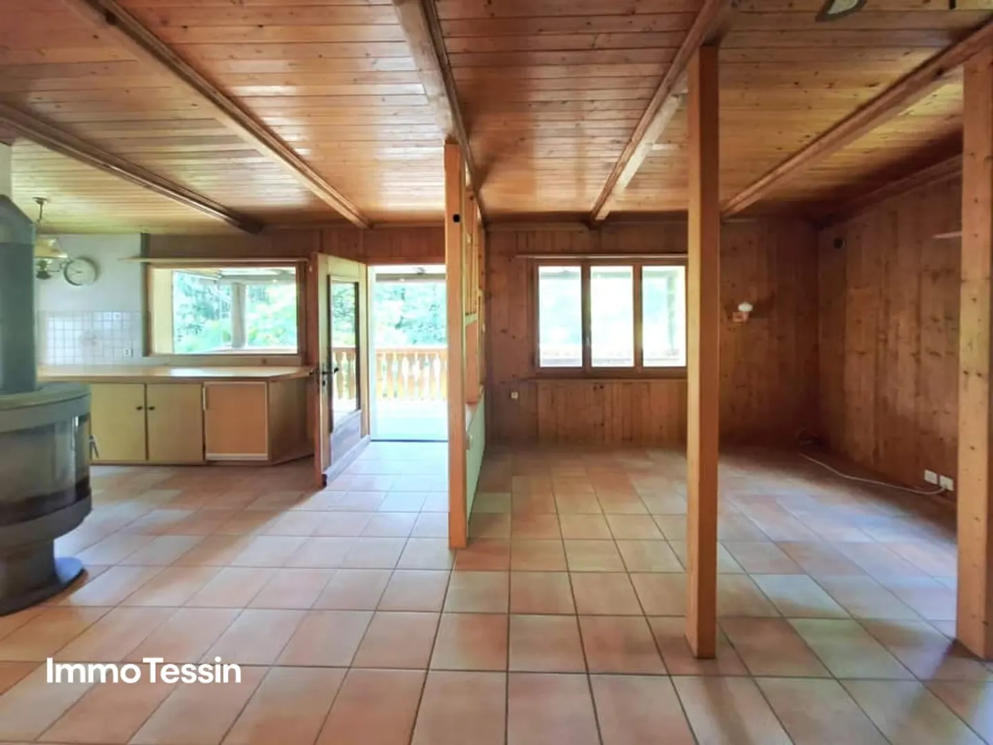 Living amidst nature with breathtaking views of the Ticino mountains and outdoor pool - Photo 11 of 13