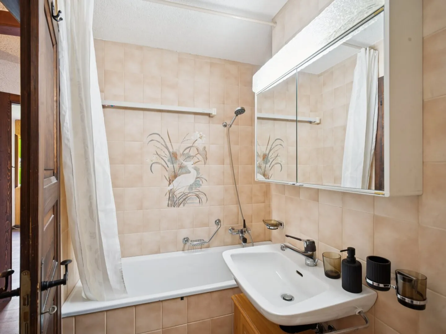 Stunning 3.5-room apartment with breathtaking mountain views - Photo 6 of 8