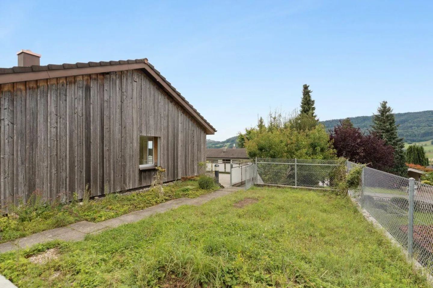 Ampia casa unifamiliare con panorama, giardino e tanto spazio per svilupparsi - Foto 14 di 15
