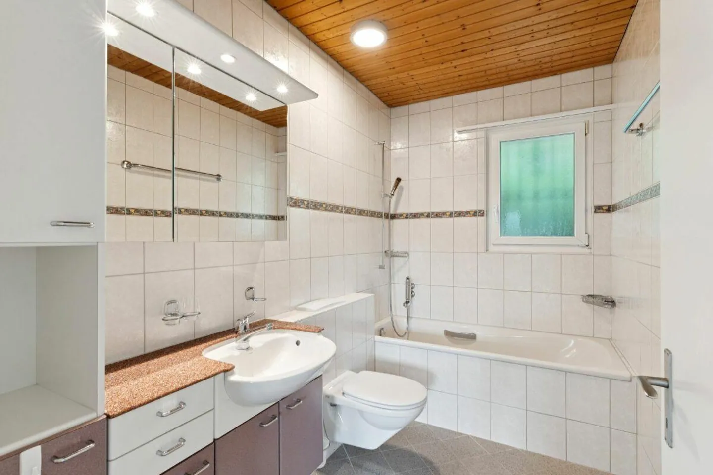 Ampia casa unifamiliare con panorama, giardino e tanto spazio per svilupparsi - Foto 9 di 15