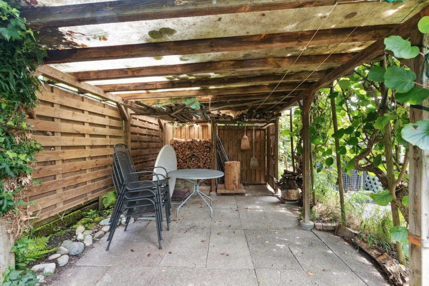 Ampia casa unifamiliare con panorama, giardino e tanto spazio per svilupparsi - Foto 12 di 15