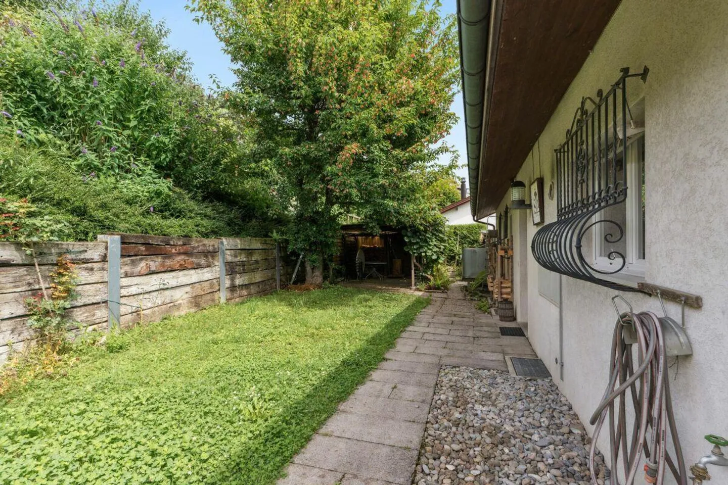 Ampia casa unifamiliare con panorama, giardino e tanto spazio per svilupparsi - Foto 13 di 15
