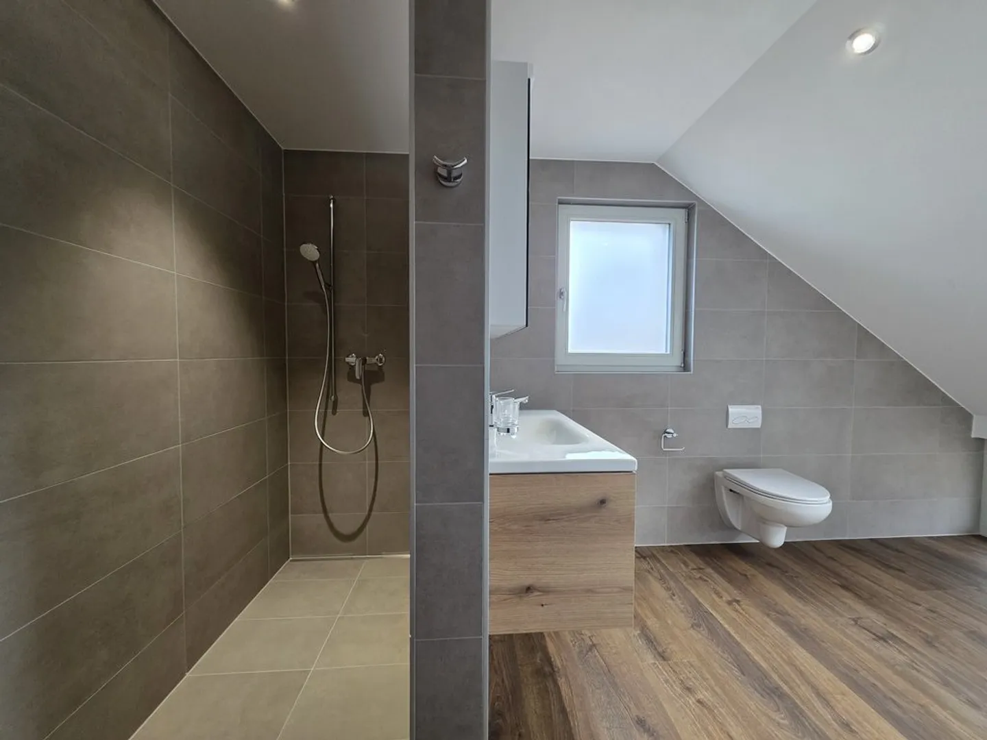 Neue 5.5-Zimmer-Wohnung für CHF 2'790.-/Monat inkl. Nebenkosten - Foto 3 von 10