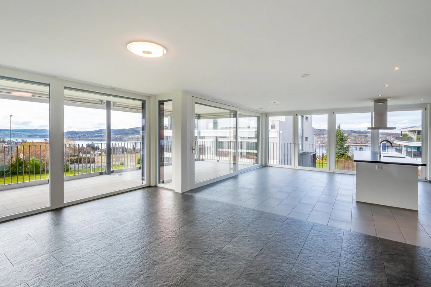 Attractive apartment with a breathtaking view - Photo 7 of 17