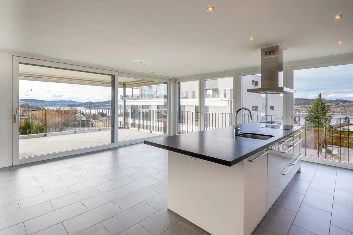 Attractive apartment with a breathtaking view - Photo 8 of 17