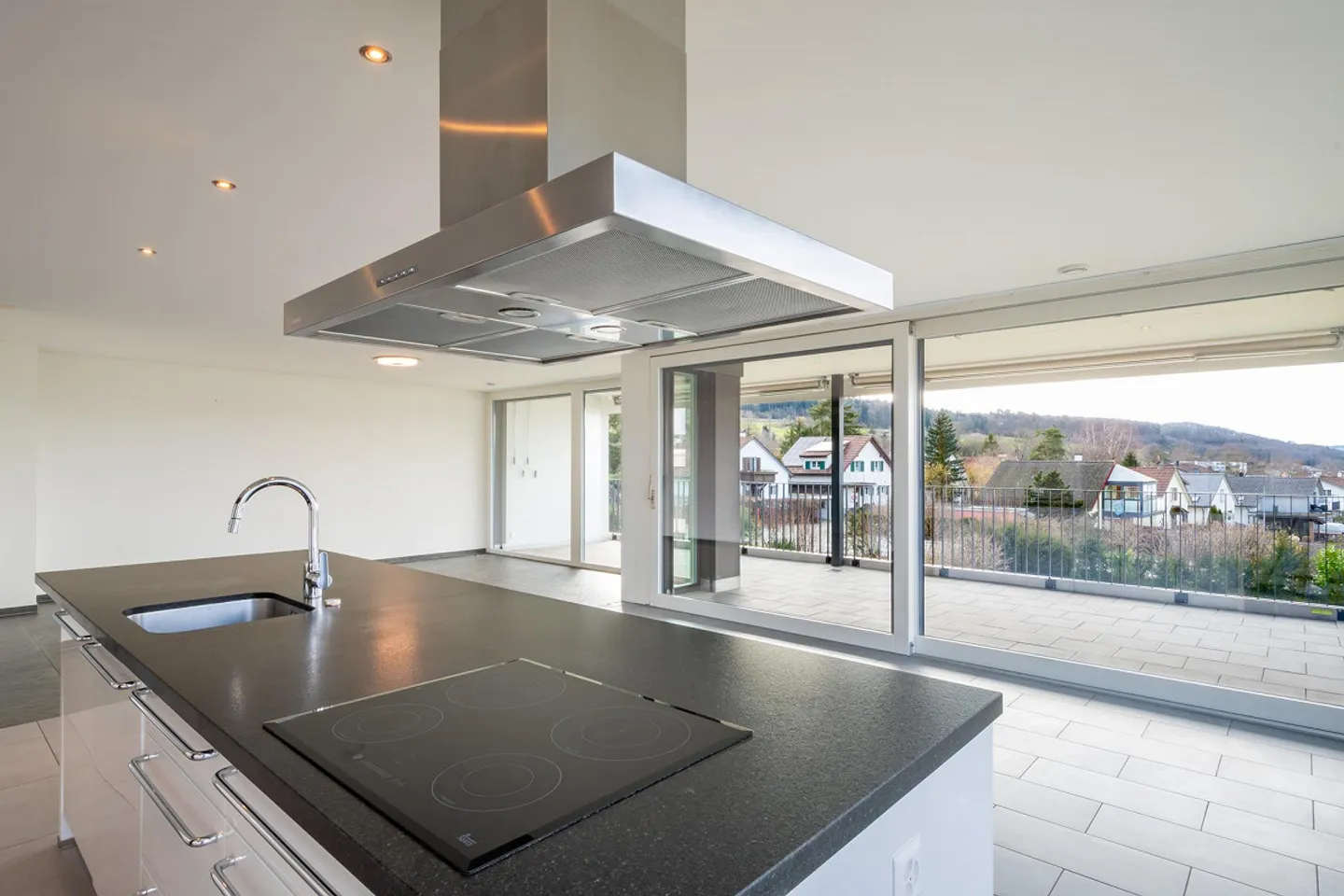 Attractive apartment with a breathtaking view - Photo 11 of 17