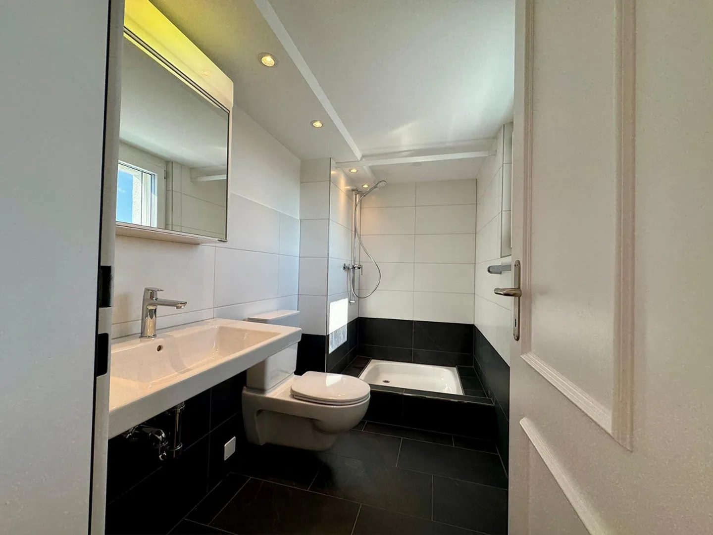 Light-flooded penthouse apartment at Hofberg - Photo 6 of 23