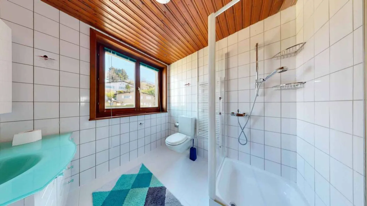 Große Villa mit überdachtem Pool und Panoramablick auf den See und den Jura - Foto 6 von 13