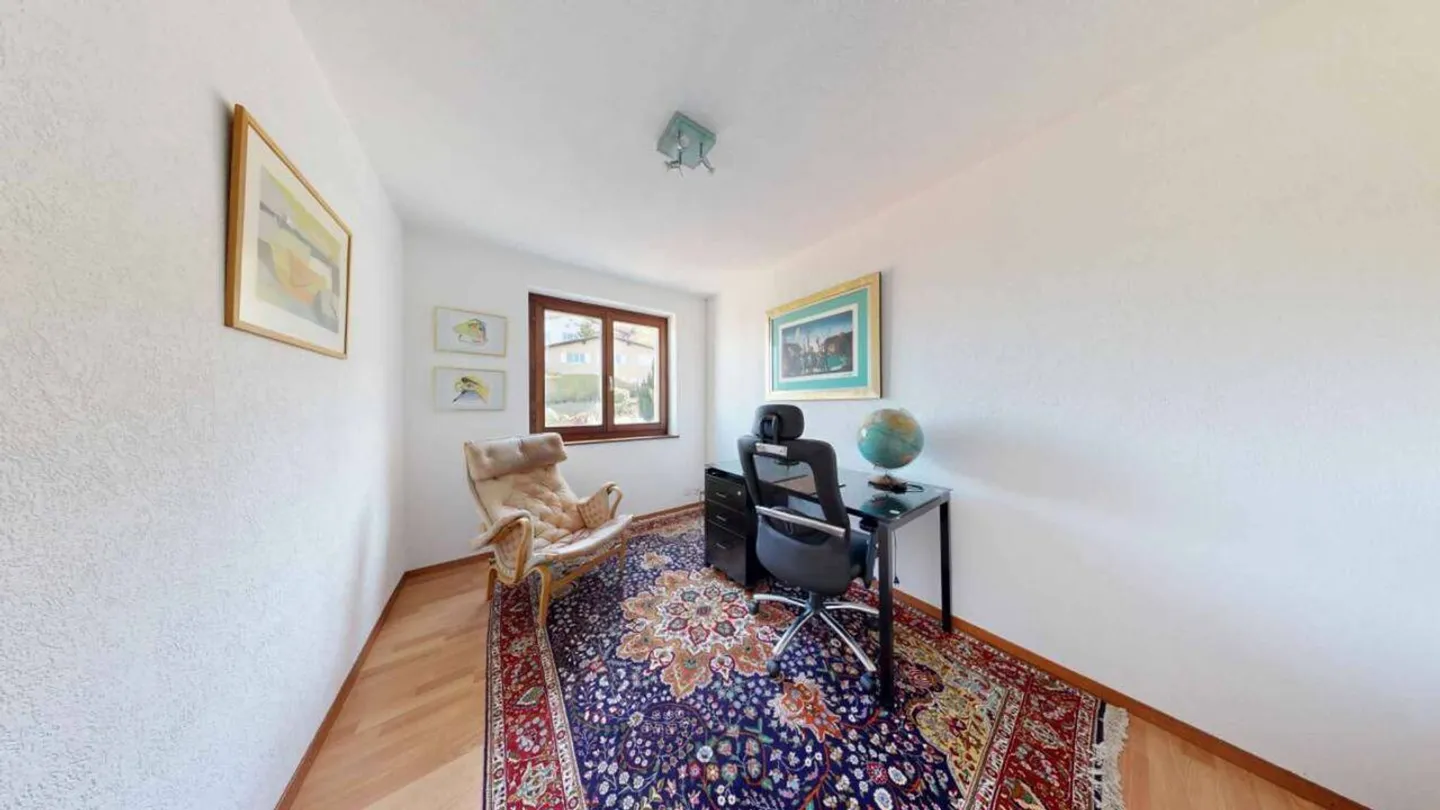 Große Villa mit überdachtem Pool und Panoramablick auf den See und den Jura - Foto 8 von 13