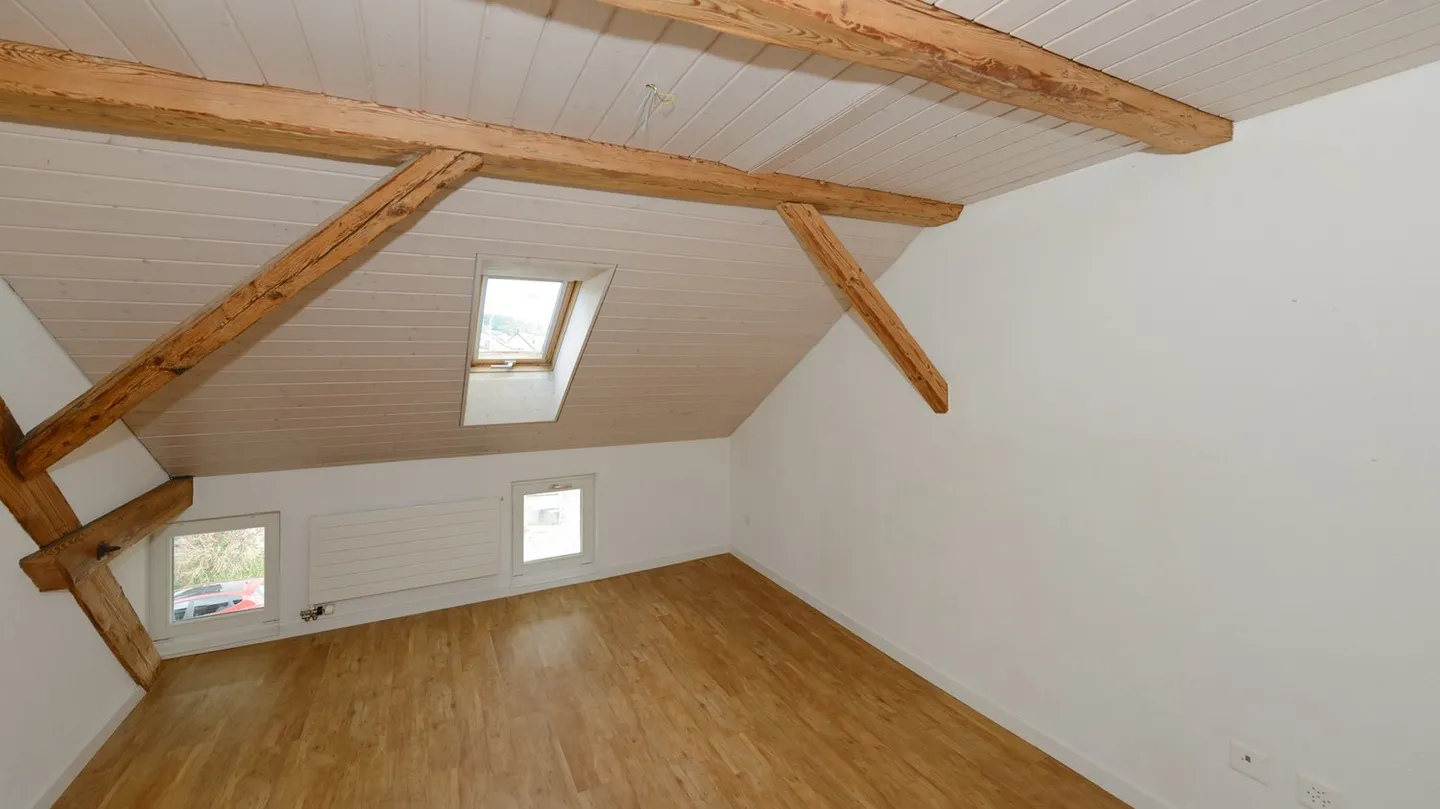 Appartement sous les combles de 3 ½ pièces avec beaucoup de charme à la "périphérie" d'Elgg - Photo 7 sur 8