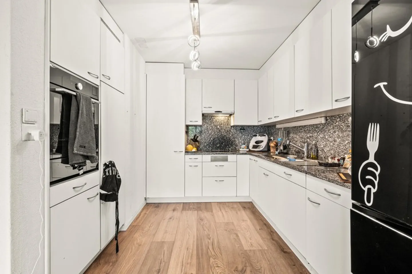 MAISONETTE LUMINEUSE ET CONVIVIALE DE 5,5 PIÈCES À ZURICH-NORD - Photo 3 sur 8