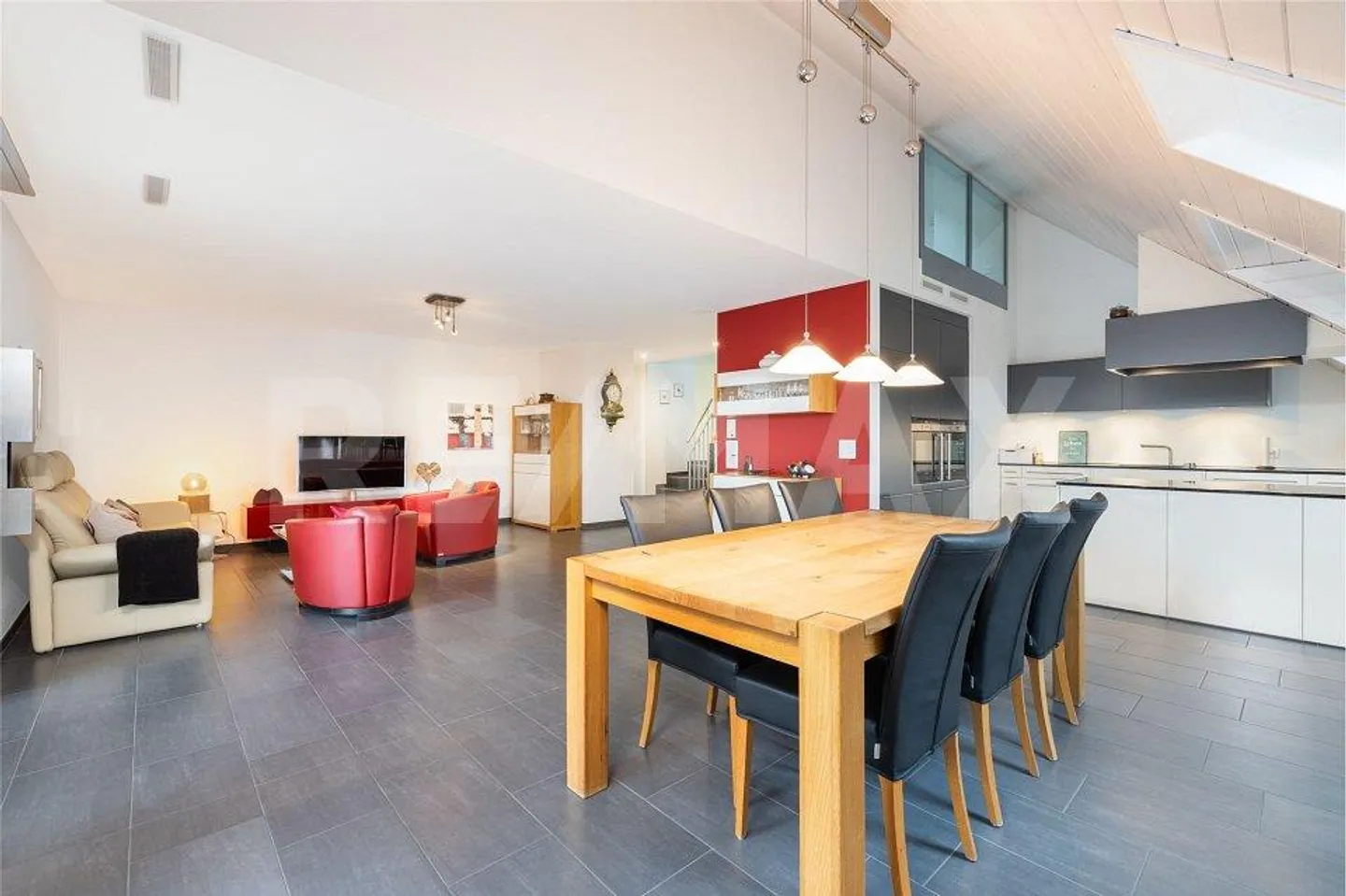 Appartamento duplex 5.5 soleggiato e quasi nuovo con vista mozzafiato sulle Alpi - Foto 4 di 13
