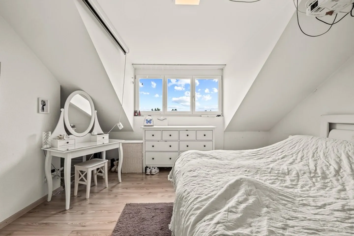 MAISONETTE LUMINEUSE ET CONVIVIALE DE 5,5 PIÈCES À ZURICH-NORD - Photo 5 sur 8