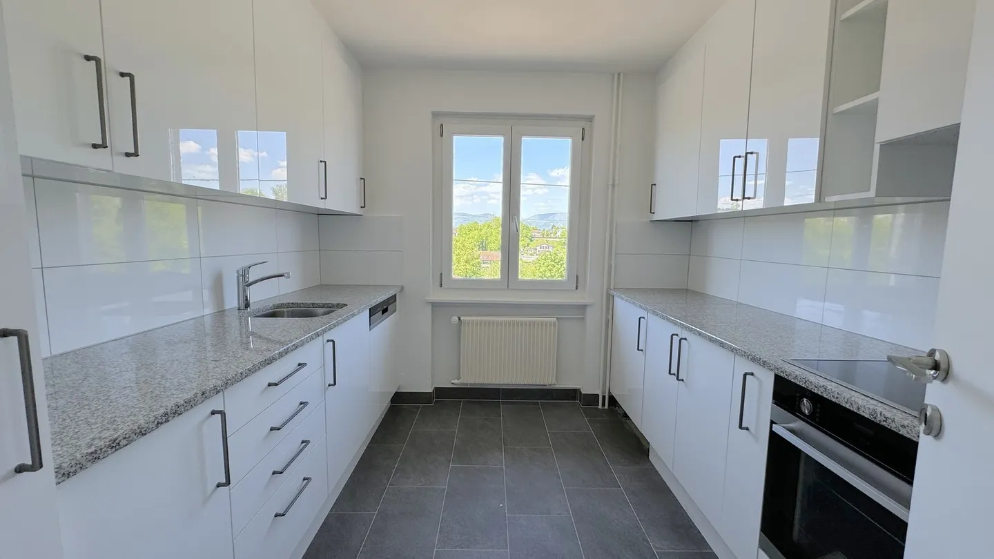 Charming 2-room apartment with balcony in Murgenthal - Photo 2 of 6