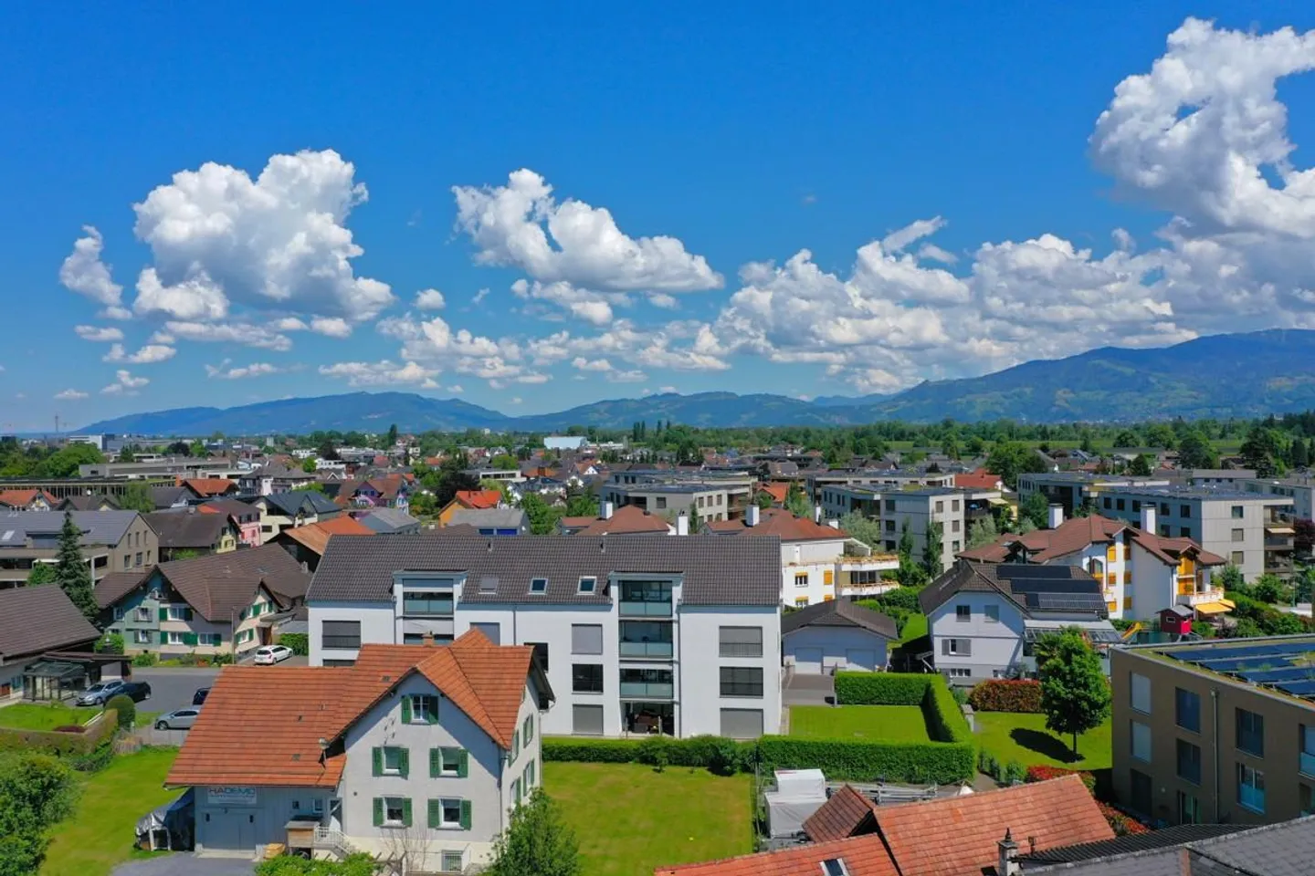 Edificio residenziale e commerciale attraente in una posizione centrale a Widnau - Foto 6 di 15