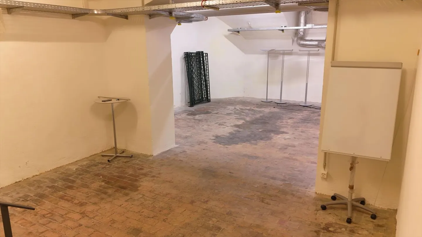 Archive / Salle de stockage - Directement à Aeschenplatz (UG) - Photo 4 sur 6