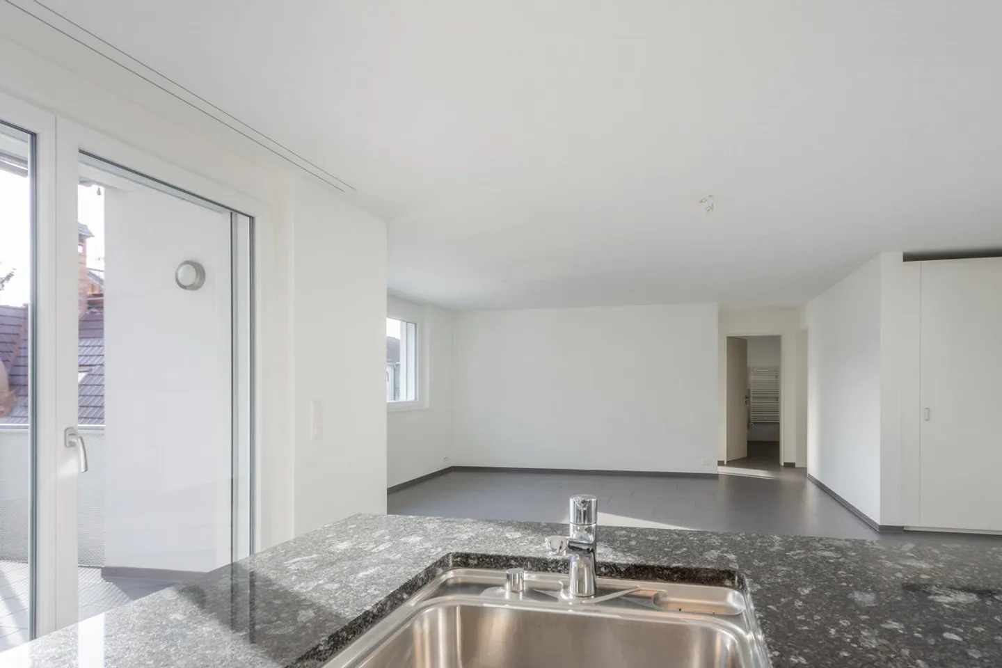 Appartamento centrale in città con bel balcone sud - Foto 3 di 15