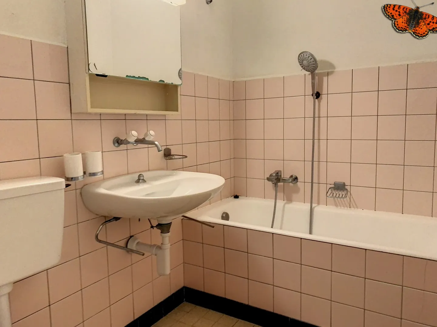2½ Rooms - Close to all Amenities! - Photo 6 of 7