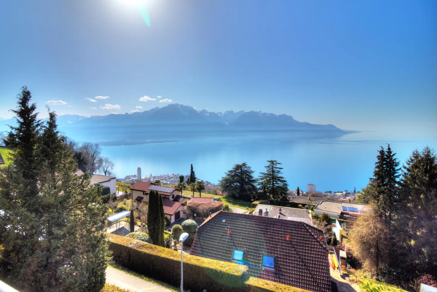 Atemberaubende Villa mit Seeblick - Foto 1 von 3