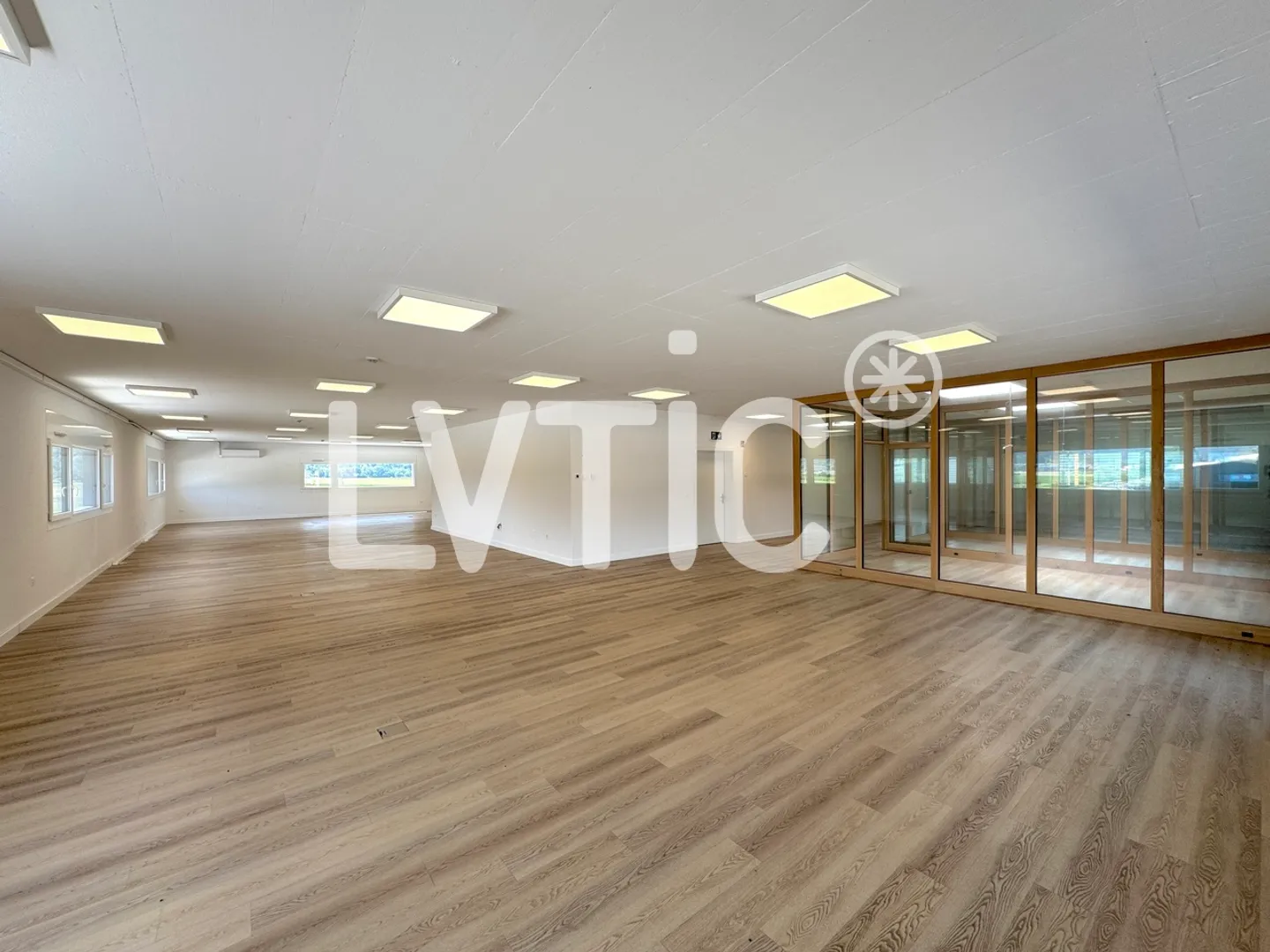 Büros, Räumlichkeiten von 410 m2 zur Miete in Collombey - Foto 1 von 8