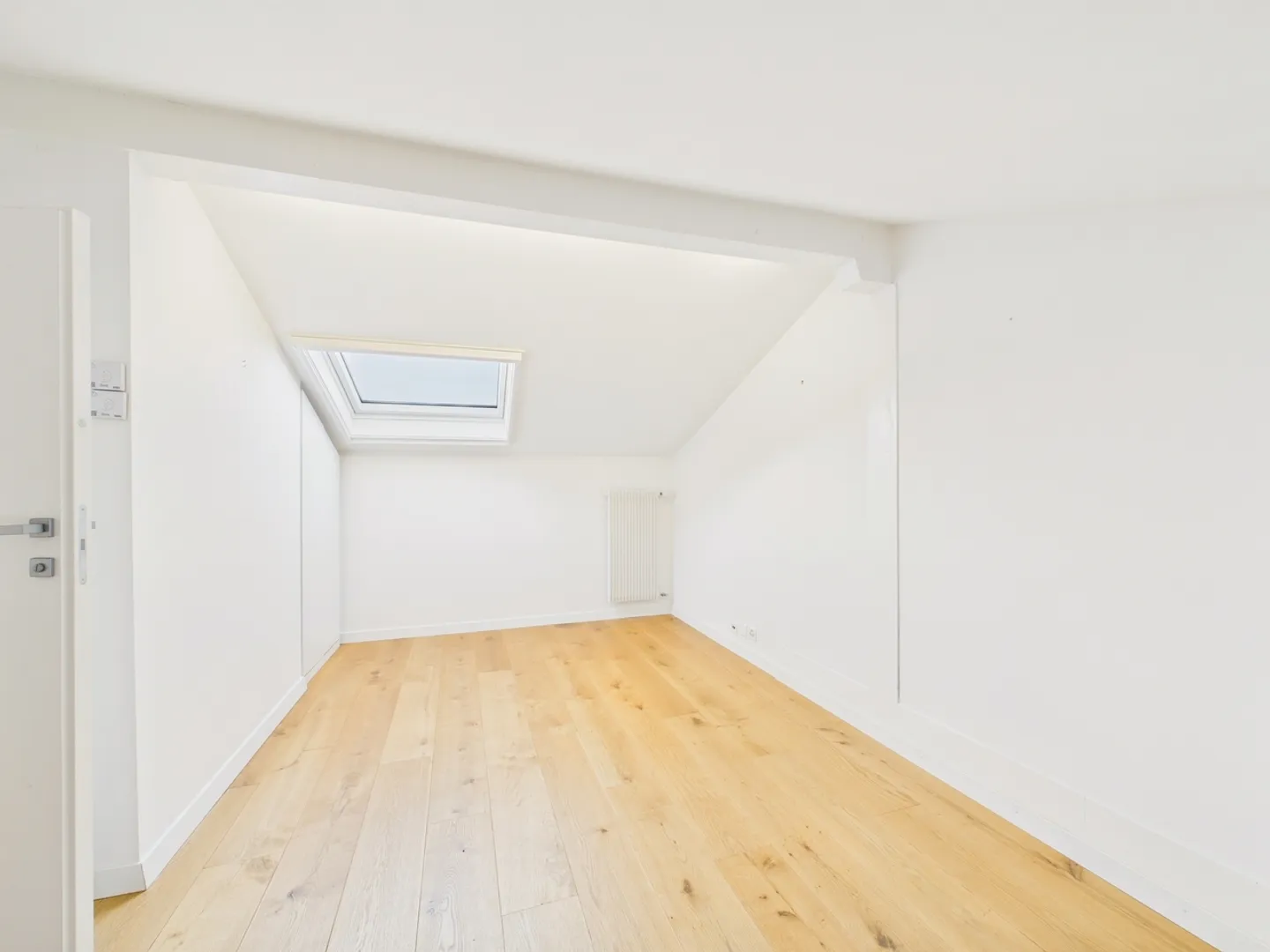 Bright and renovated duplex with lake view in the Nyon region - Photo 5 of 11