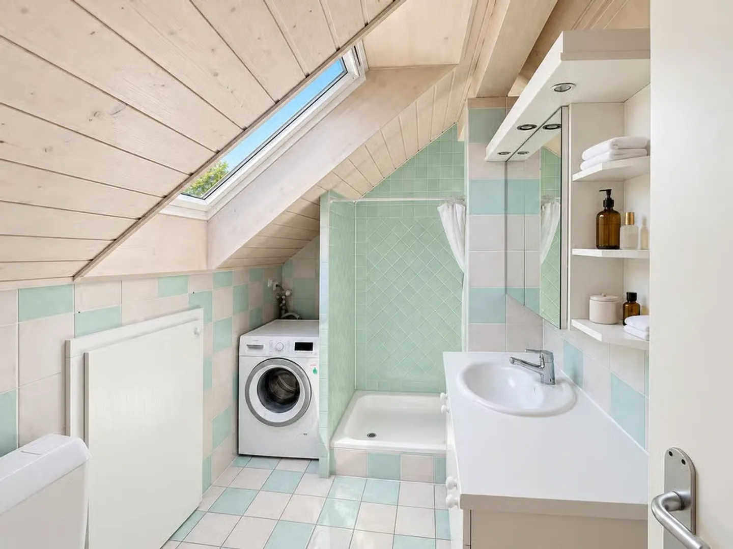 Bright and Quiet Duplex in the Heart of Terre Sainte - Photo 8 of 8