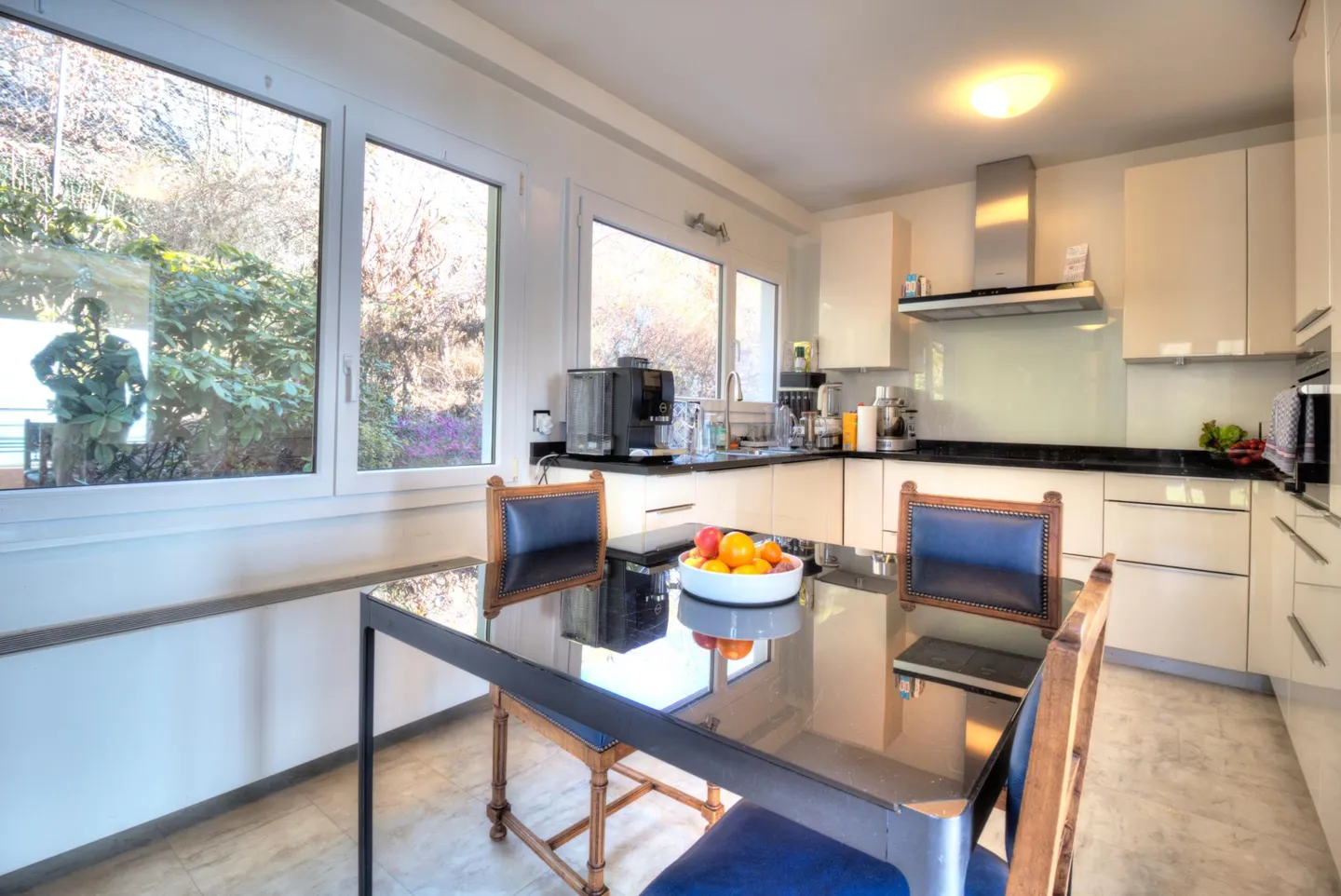 Atemberaubende Villa mit Seeblick - Foto 3 von 3