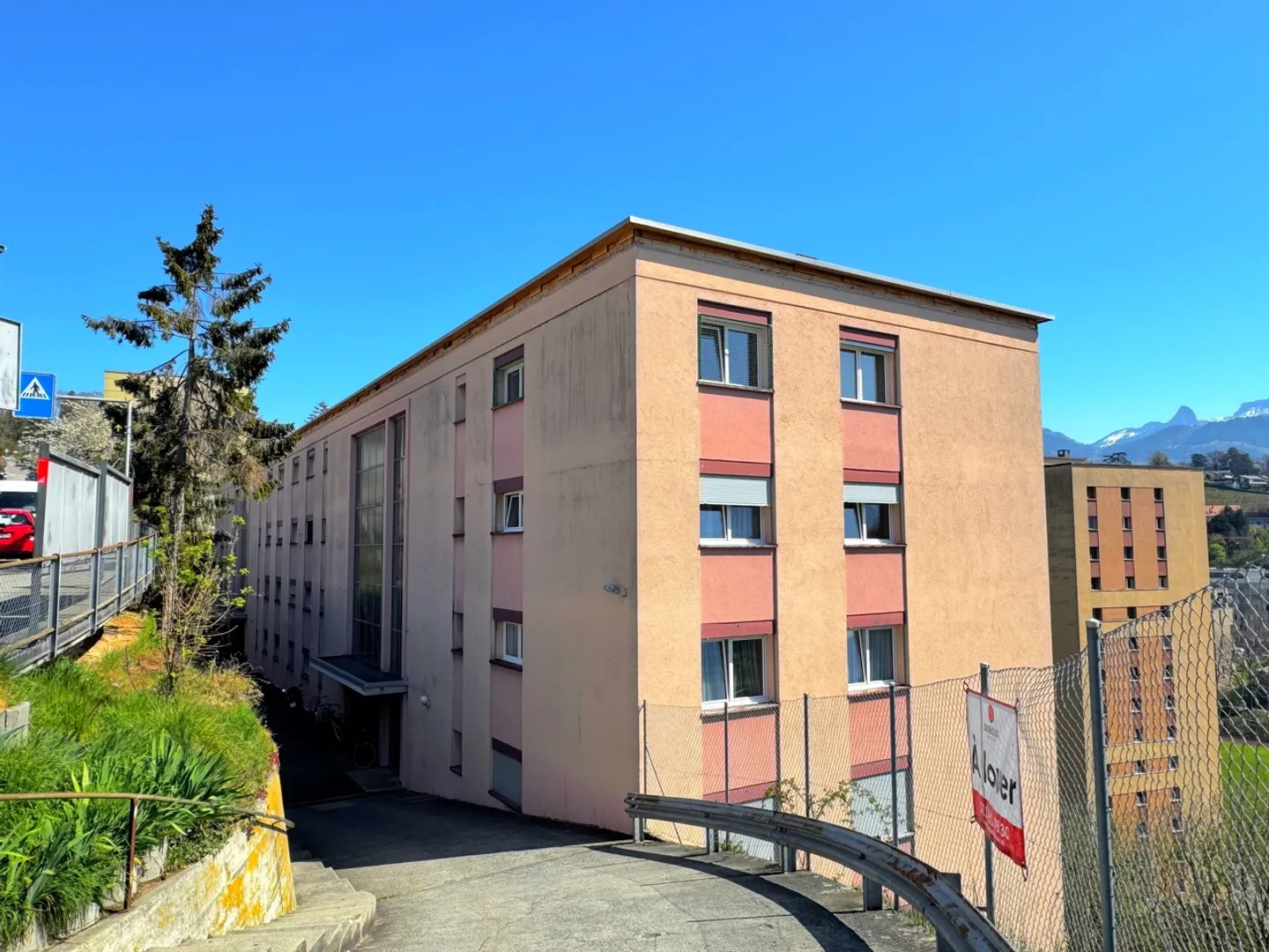 CDD jusqu'au 31.01.2027 - Appartement 2 pièces avec balcon - Photo 1 sur 3