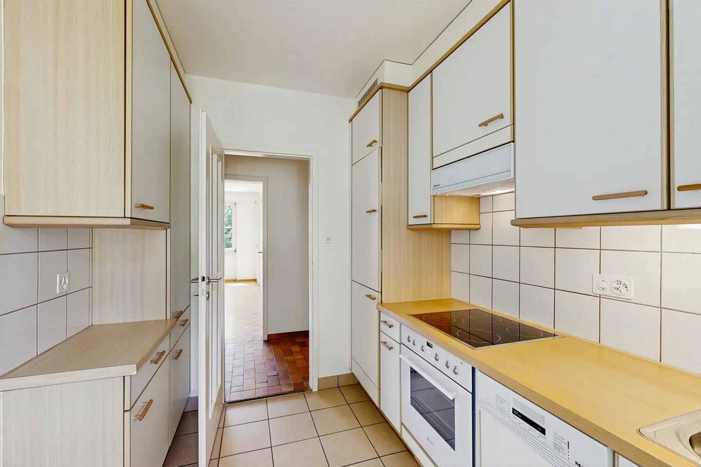 RENT WITHOUT DEPOSIT - Comfort in a Central Location - Photo 2 of 7