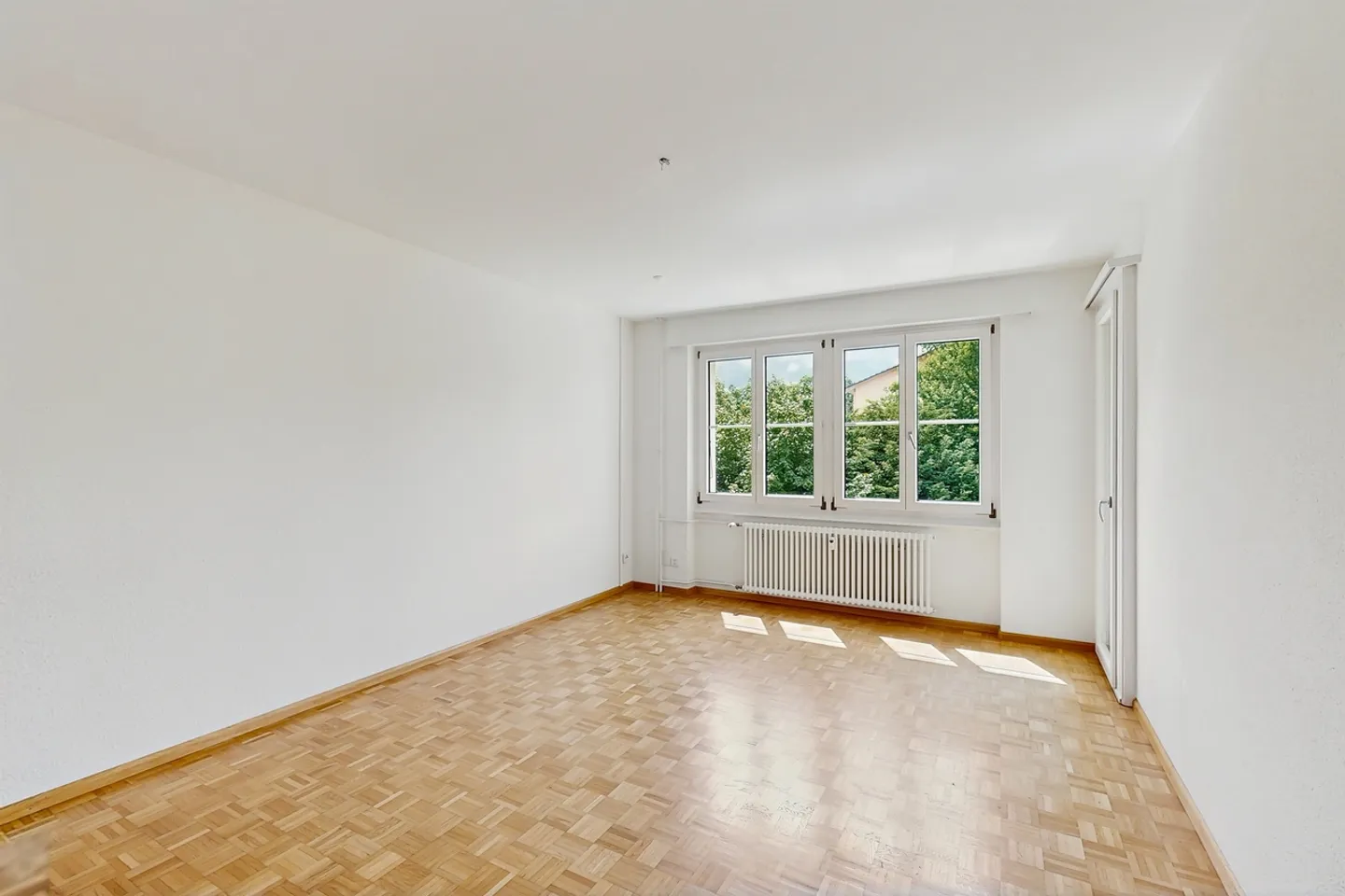 RENT WITHOUT DEPOSIT - Comfort in a Central Location - Photo 3 of 7