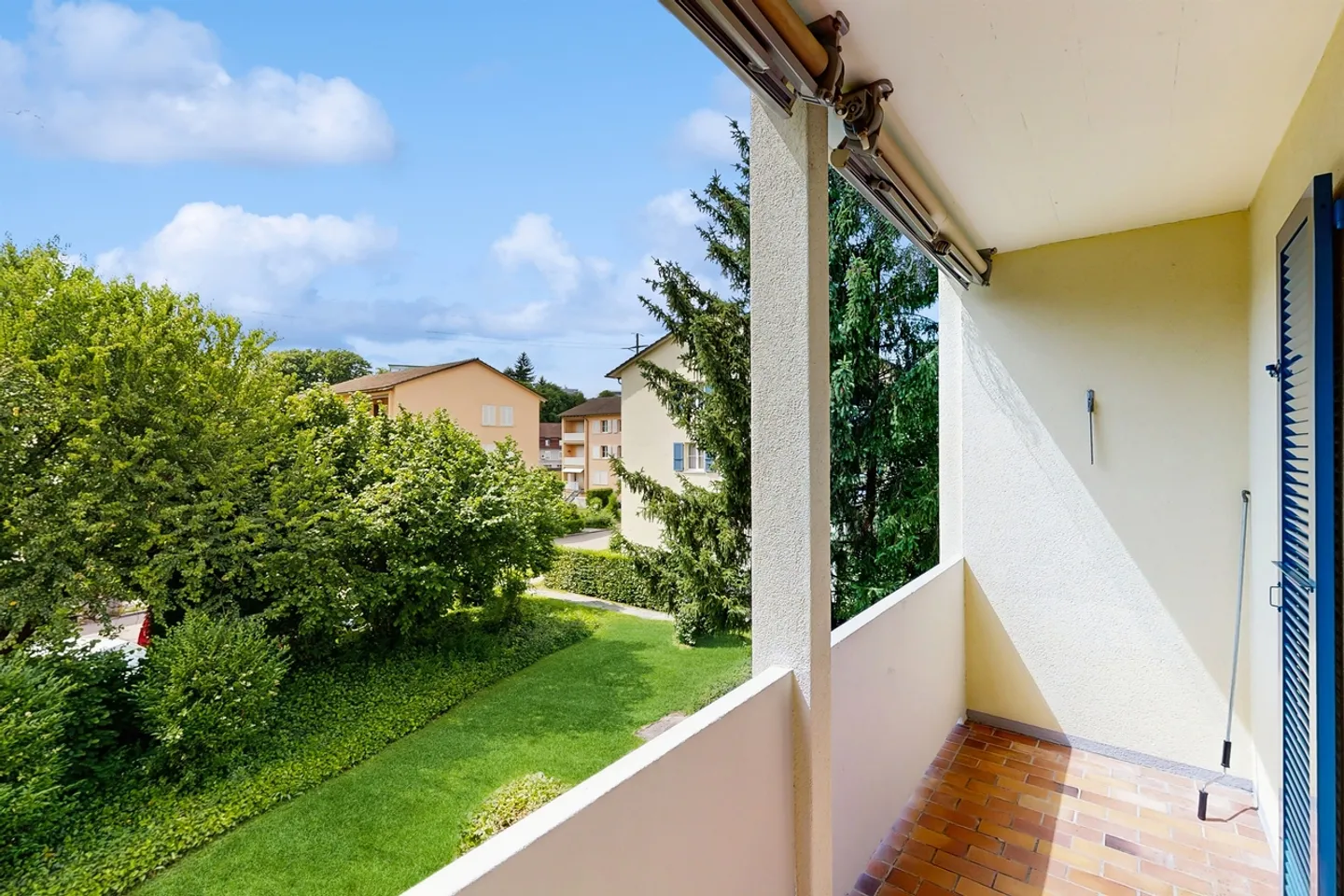 RENT WITHOUT DEPOSIT - Comfort in a Central Location - Photo 4 of 7