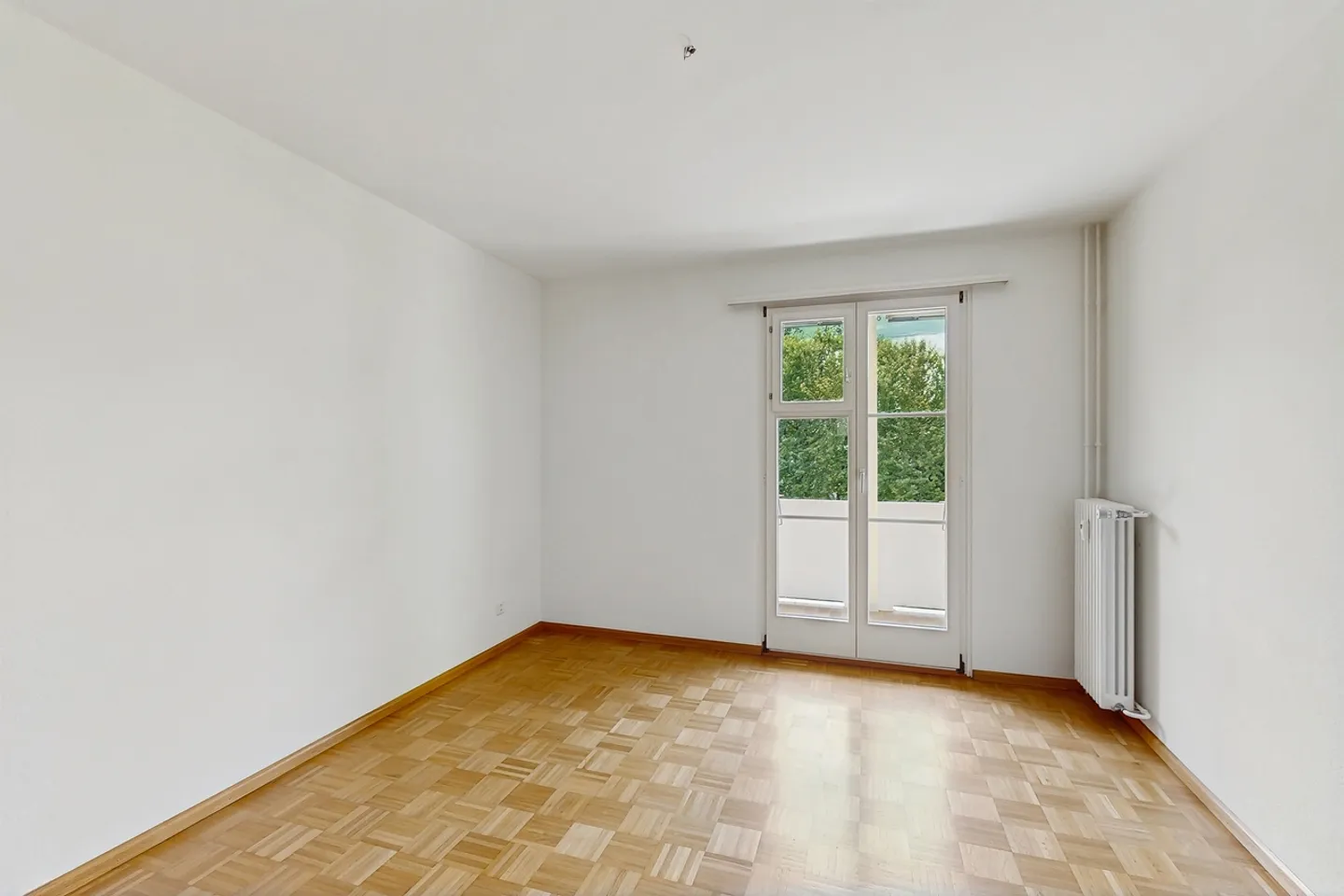 RENT WITHOUT DEPOSIT - Comfort in a Central Location - Photo 6 of 7