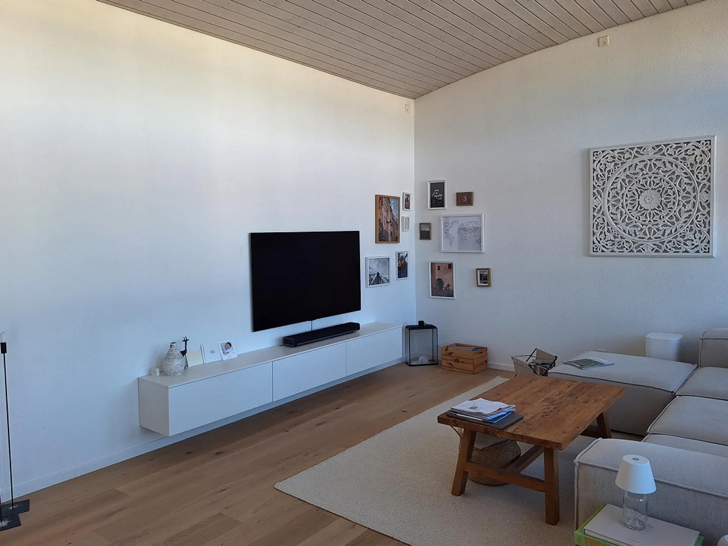 (-: quiet, bright penthouse apartment with great views including 2 parking spaces :-) - Photo 2 of 8