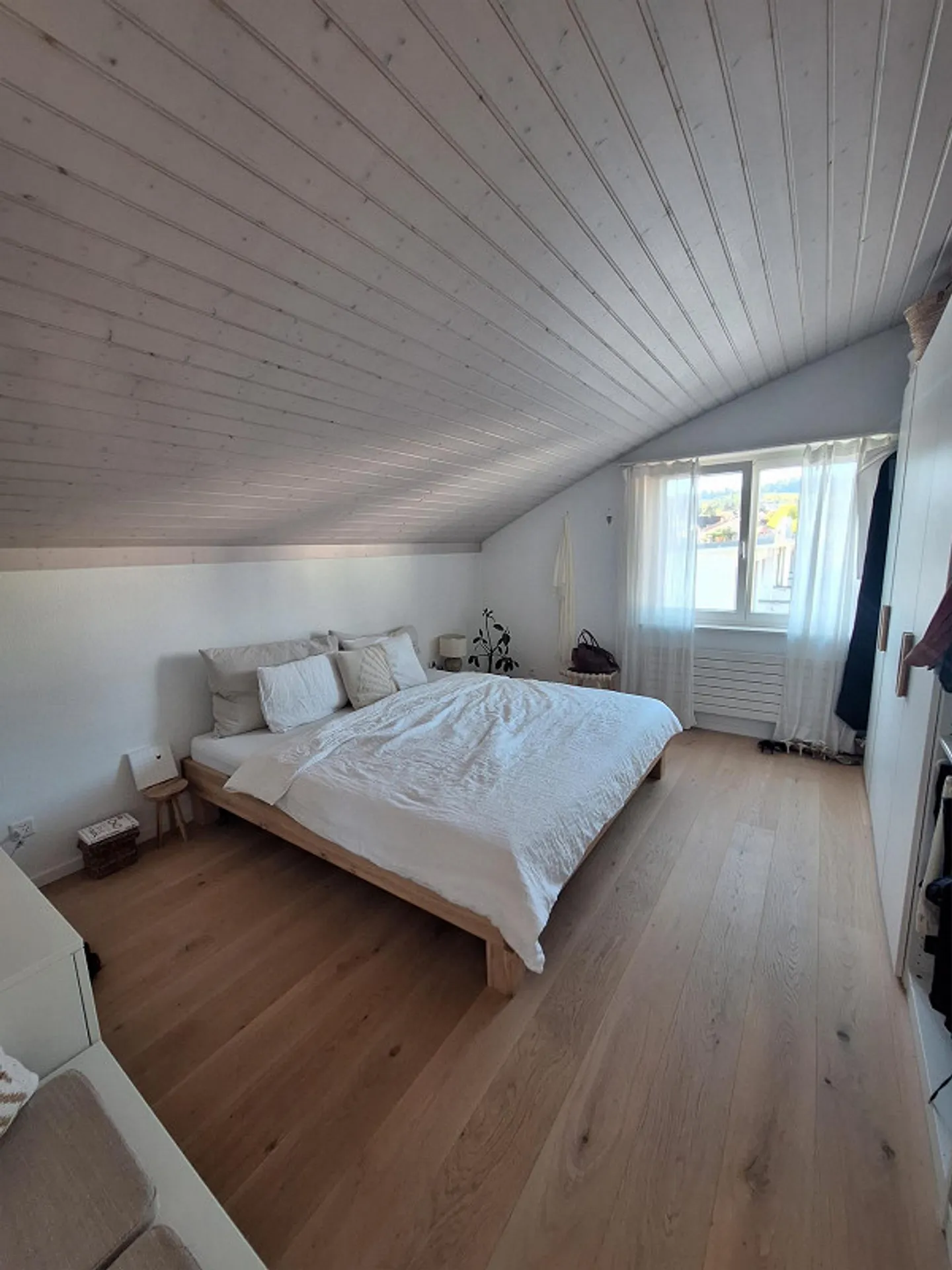(-: quiet, bright penthouse apartment with great views including 2 parking spaces :-) - Photo 5 of 8