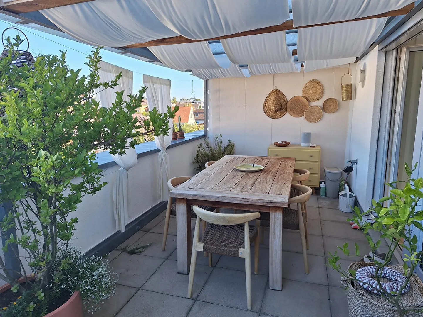 (-: quiet, bright penthouse apartment with great views including 2 parking spaces :-) - Photo 6 of 8