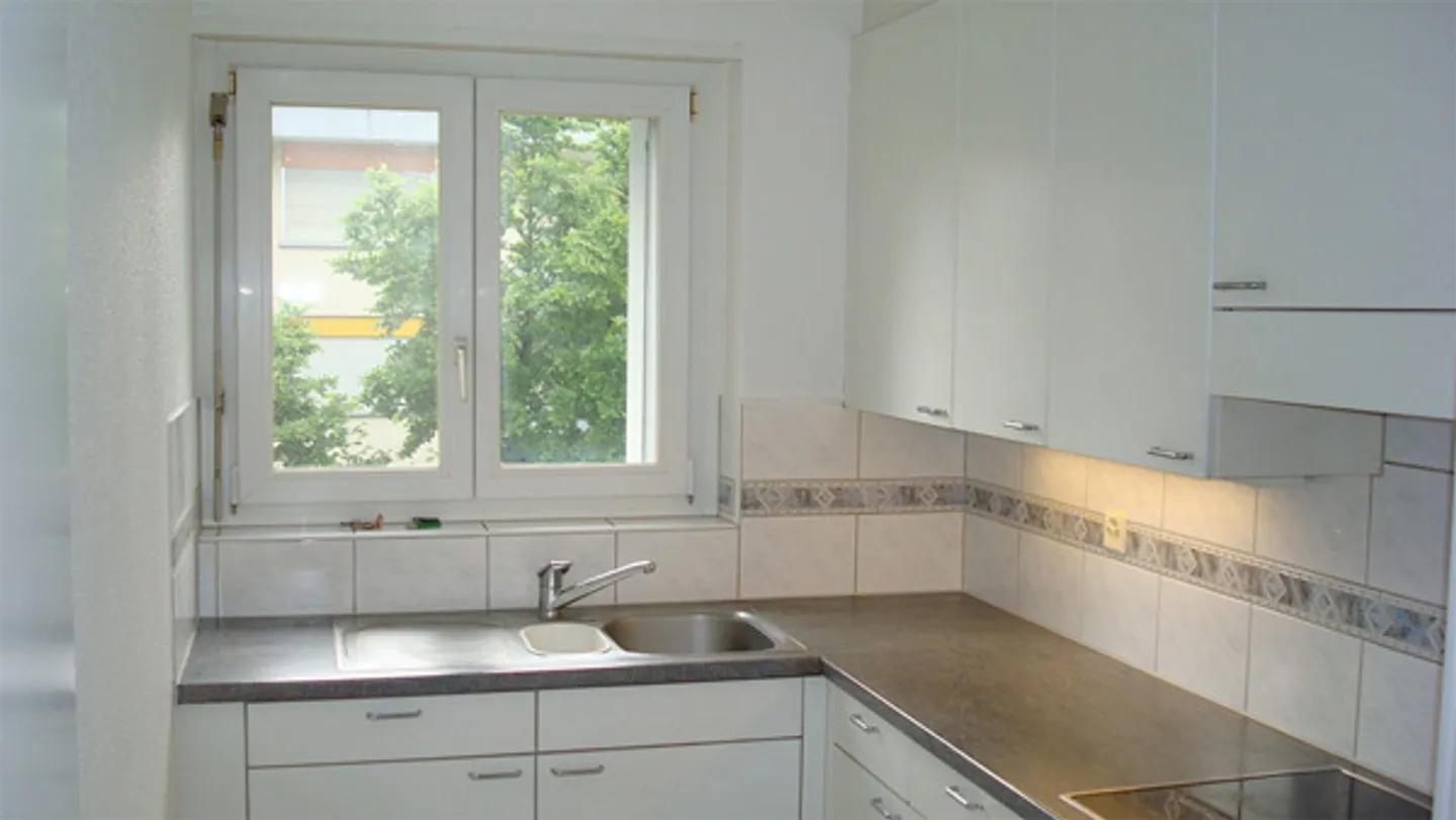 Charming Apartment in Central Location - Photo 2 of 3