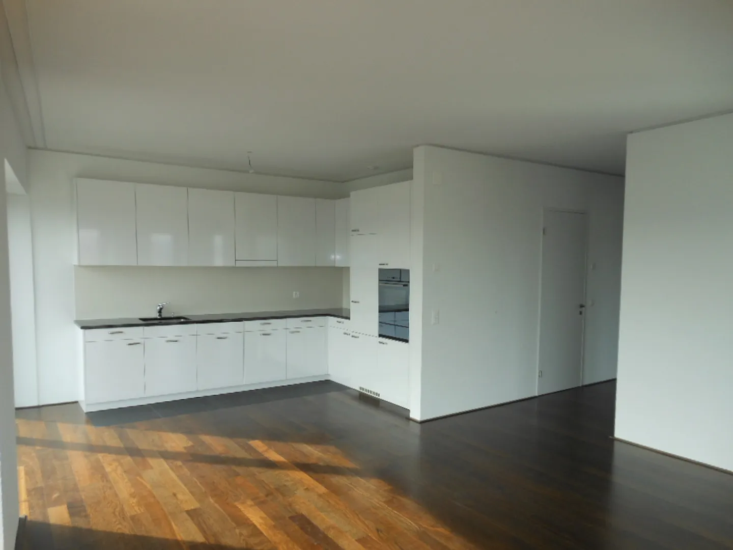 Living in the Markthallen Tower in close proximity to the train station - Photo 7 of 8