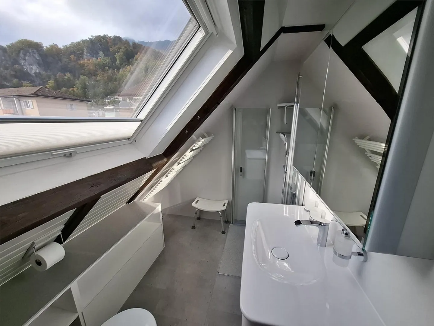 Stylishly restored and furnished maisonette apartment - Photo 3 of 13