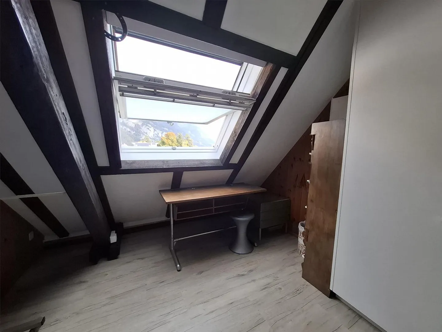 Stylishly restored and furnished maisonette apartment - Photo 12 of 13