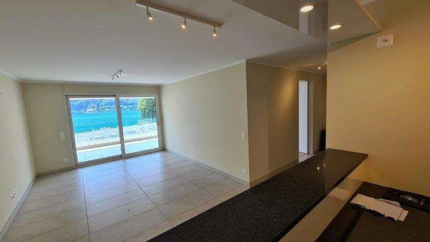MELANO: MAGNIFICA APPARTAMENTO 2.5 STANZE CON VISTA SUL LAGO E TERRAZZA - Foto 2 di 8