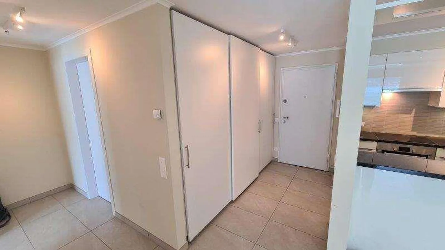 MELANO: MAGNIFICA APPARTAMENTO 2.5 STANZE CON VISTA SUL LAGO E TERRAZZA - Foto 5 di 8