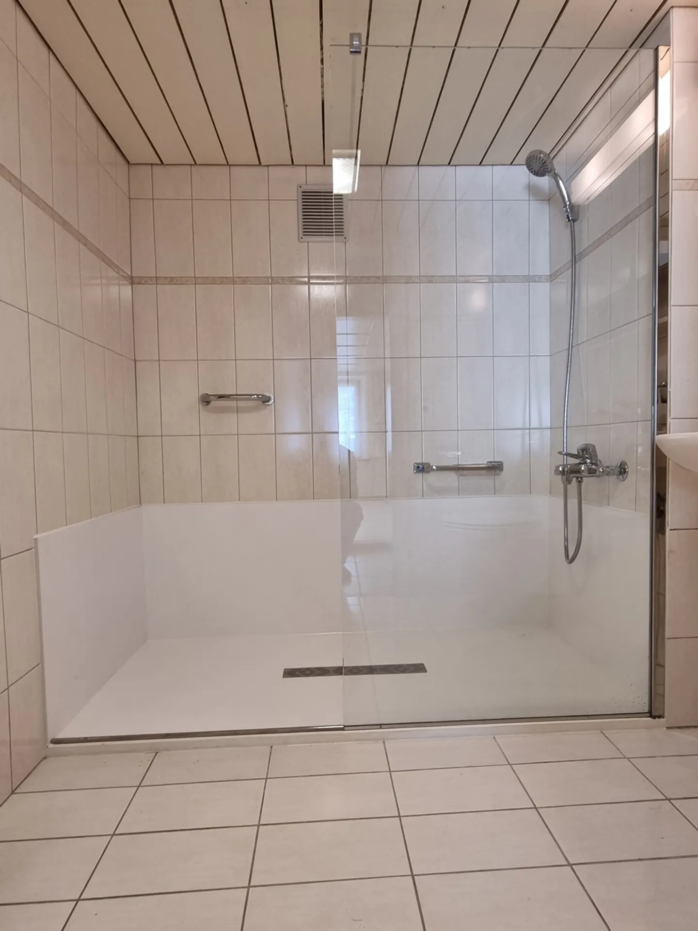 Idyllic living in the green in a sunny location in Niederurnen - Photo 11 of 13