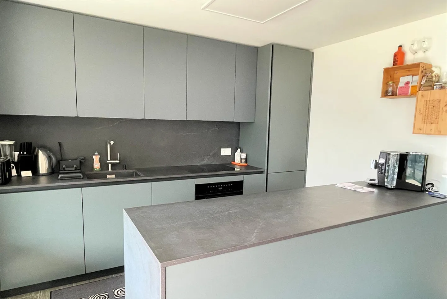 Geräumige Wohnung im obersten Stock mit großer Terrasse - Foto 8 von 13