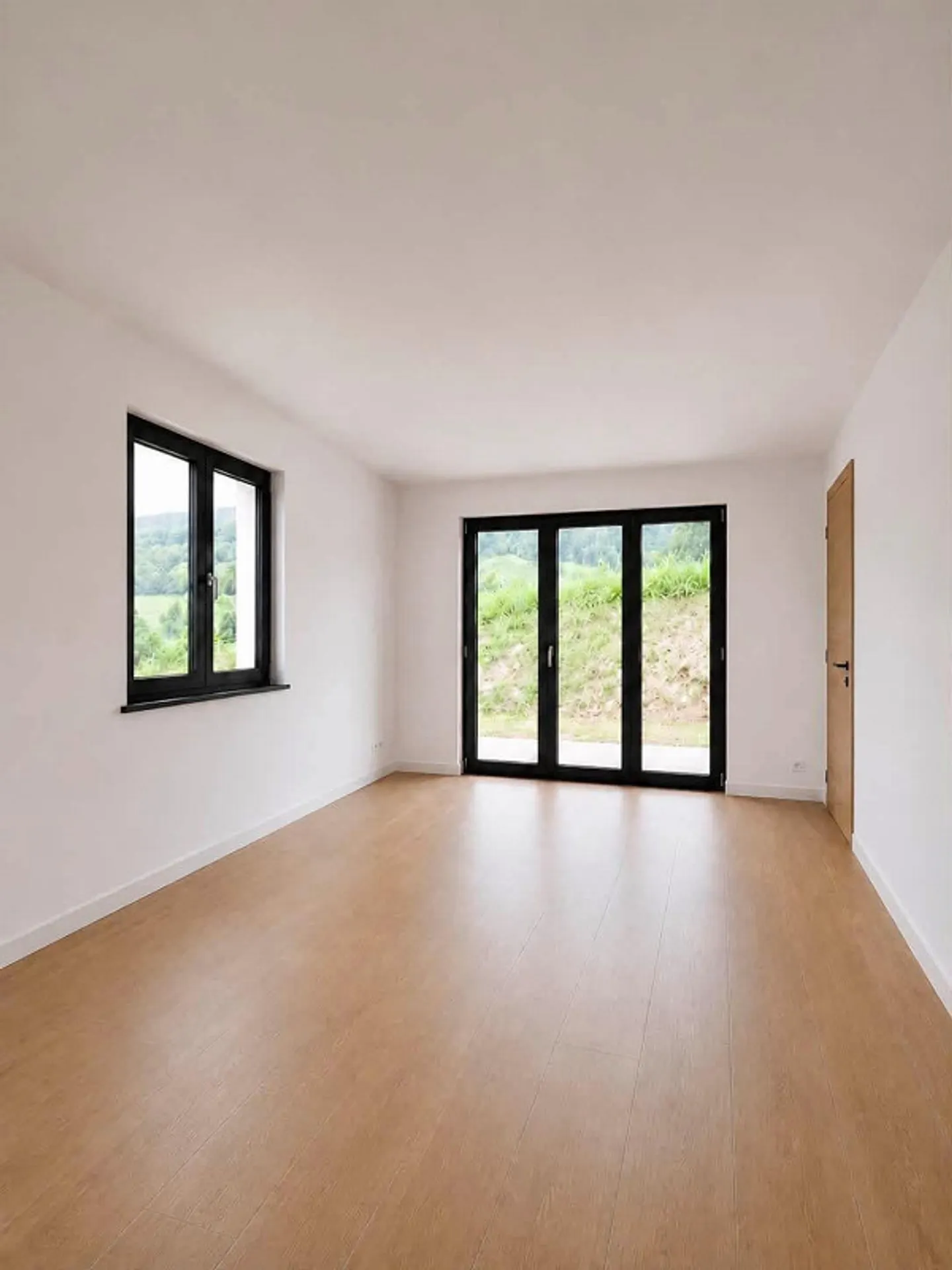 New 2.5 Room Apartment with Terrace and Stunning View - Photo 6 of 7